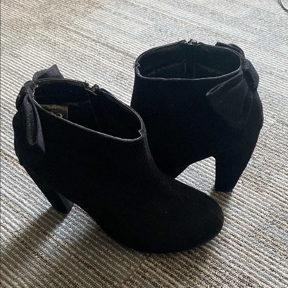 Rue21 Black Ankle Booties with Side Zipper
